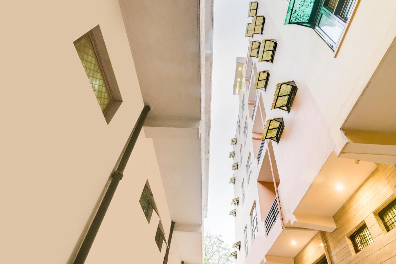 Hotel Fabulous - Delhi International Airport 뉴델리 외부 사진