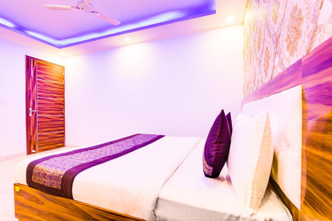 Hotel Fabulous - Delhi International Airport 뉴델리 외부 사진